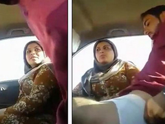 Pakistani couple Sucking n fucking in Car