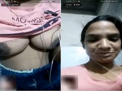 Today Exclusive-Sexy Paki Girl Showing Her Boobs on Video Call