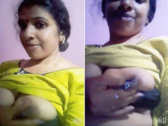 Curvy Desi MILF holds her big natural boobs together for a bit of XXX teasing