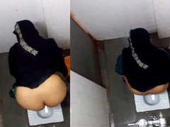 Hidden camera captures a Desi cougar with a fat ass pissing in the bathroom