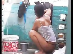Indian Sex Scandal - Hot Desi Girl Bathing Nude Outdoor Nice Boobs