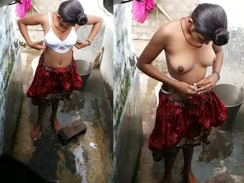 Tamil Girl Blood Porn - Nude Outdoor Desi Tamil Girl Bathing Captured on Hidden Cam | DixyPorn.com